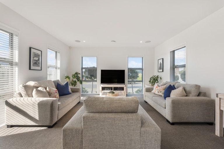 Photo of property in 71 Pohutukawa Parade, Riverhead, 0820
