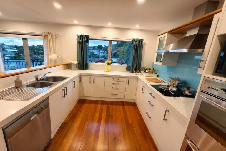 Photo of property in 4 Lynngate Place, Hillcrest, Auckland, 0627