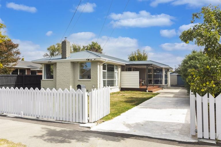 Photo of property in 15 Frensham Crescent, Woolston, Christchurch, 8062