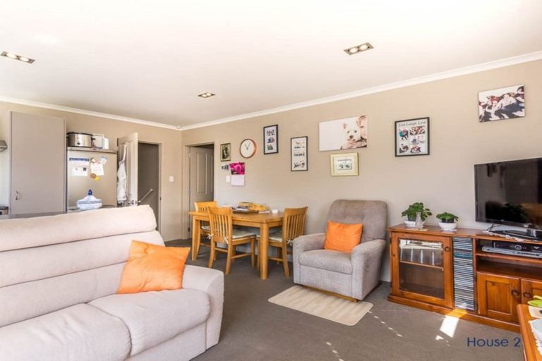 Photo of property in 25a Eastglen Road, Glen Eden, Auckland, 0602