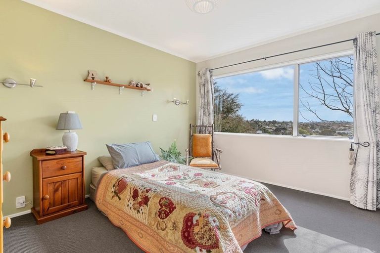 Photo of property in 1/5 Glenvale Place, Totara Vale, Auckland, 0629