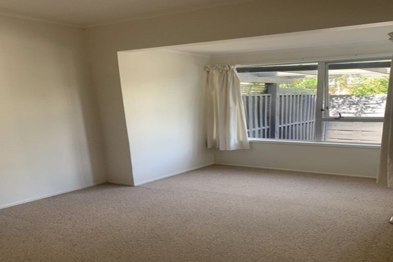 Photo of property in 1/4 Mahuta Grove, Northcote, Auckland, 0627