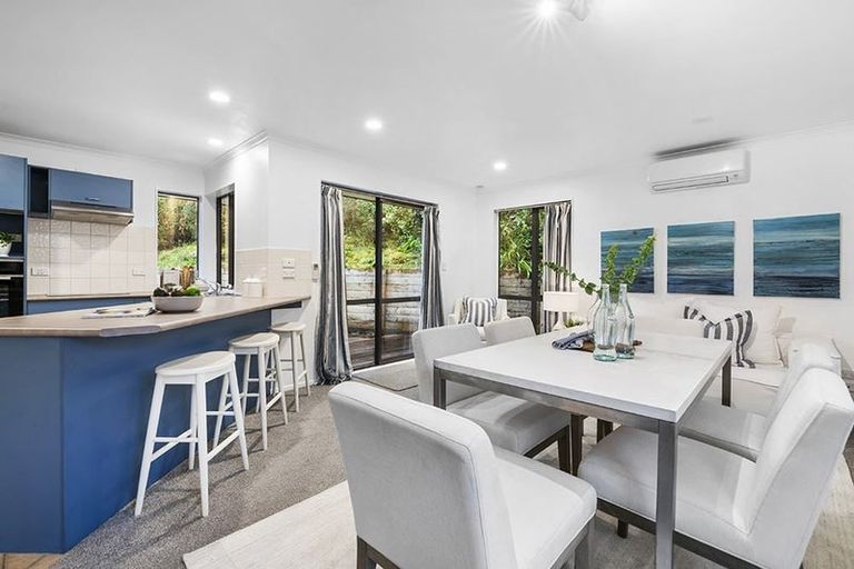 Photo of property in 33 Kate Sheppard Avenue, Torbay, Auckland, 0630