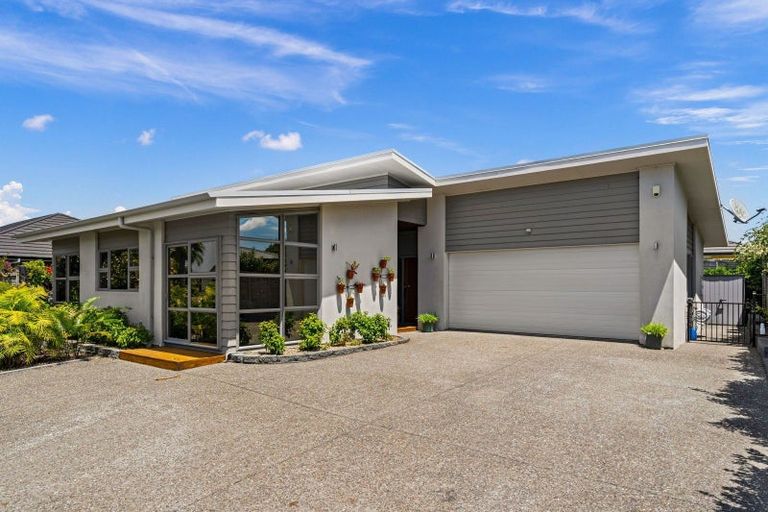 Photo of property in 98 Barbados Way, One Tree Point, 0118