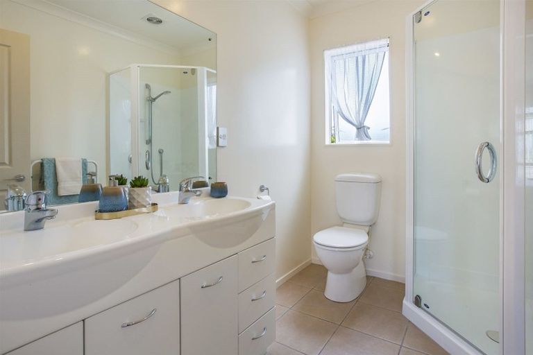 Photo of property in 3 Routeburn Avenue, Aotea, Porirua, 5024