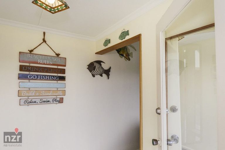 Photo of property in 20 Kuku Street, Tangimoana, 4822