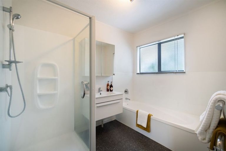 Photo of property in 2/9a Kitewao Street, Northcote, Auckland, 0627