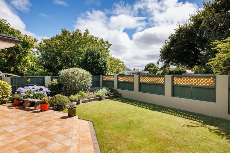 Photo of property in 23 Chilton Grove, Hokowhitu, Palmerston North, 4410