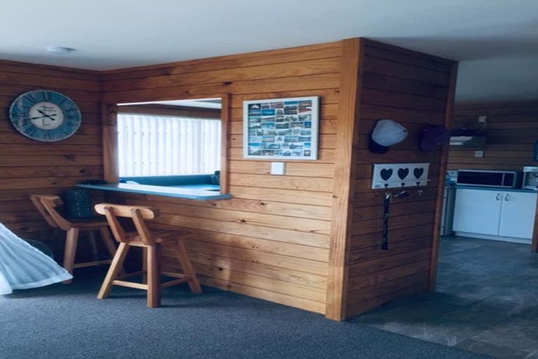 Photo of property in 1/12 Ballini Rise, West Harbour, Auckland, 0618