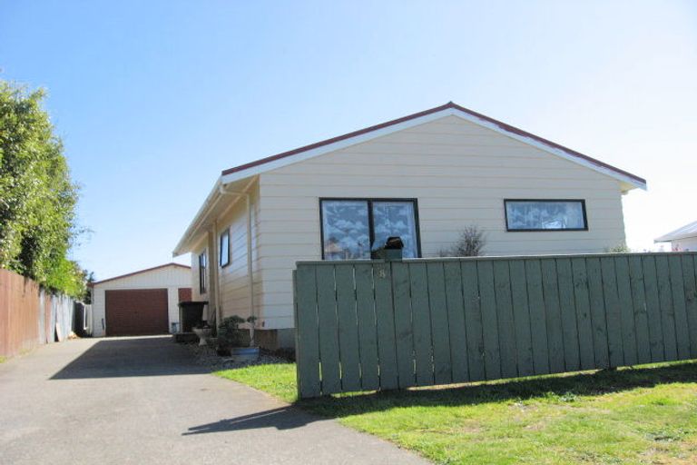 Photo of property in 28 Linwood Drive, Paraparaumu, 5032