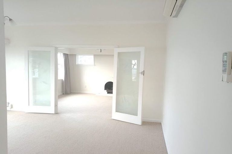 Photo of property in 122 Grafton Road, Roseneath, Wellington, 6011