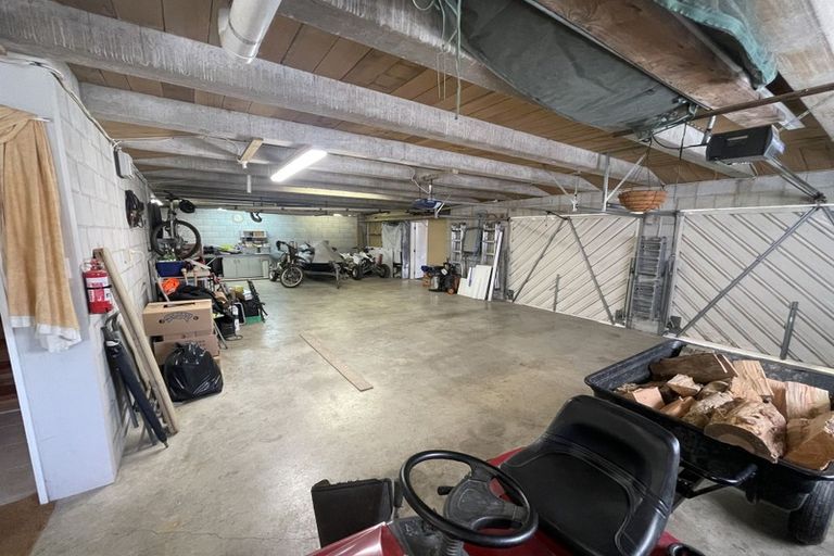 Photo of property in 76 Greenwich Street, Waihola, Milton, 9073