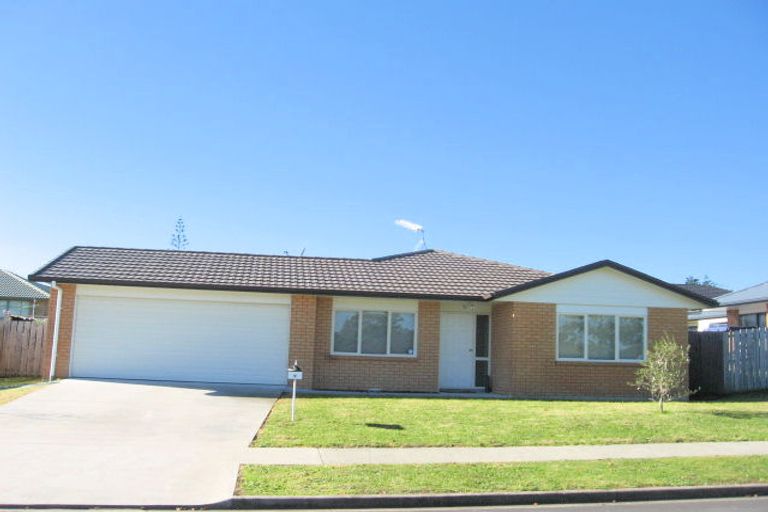 Photo of property in 12 Loughinisland Place, Weymouth, Auckland, 2103