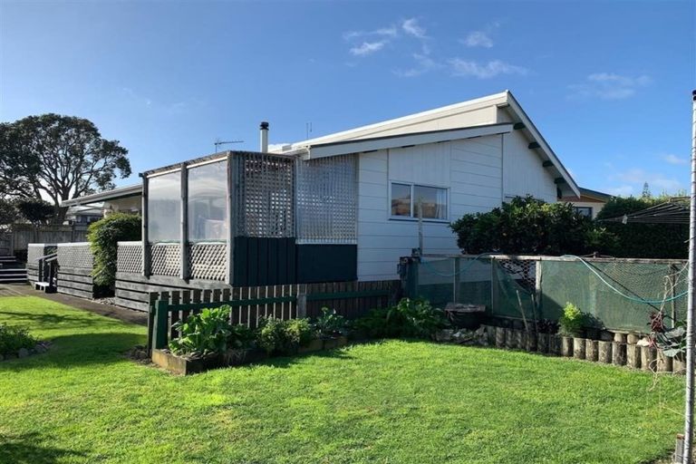 Photo of property in 12 Sarten Street, Waitara, 4320