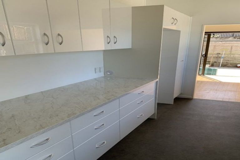 Photo of property in 8 Oreil Avenue, West Harbour, Auckland, 0618