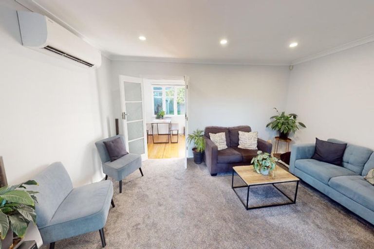 Photo of property in 15 Dorset Crescent, Hokowhitu, Palmerston North, 4410