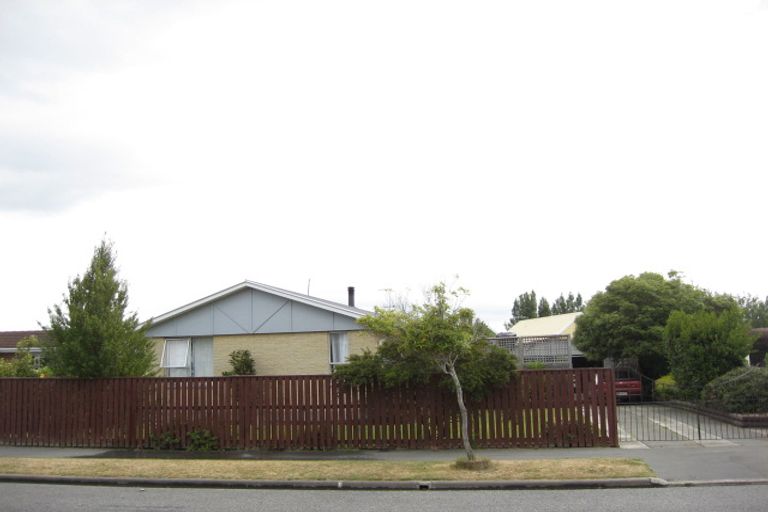 Photo of property in 28 Medina Crescent, Parklands, Christchurch, 8083