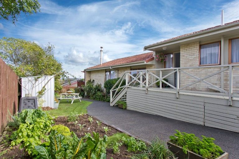 Photo of property in 71 Sandspit Road, Shelly Park, Auckland, 2014