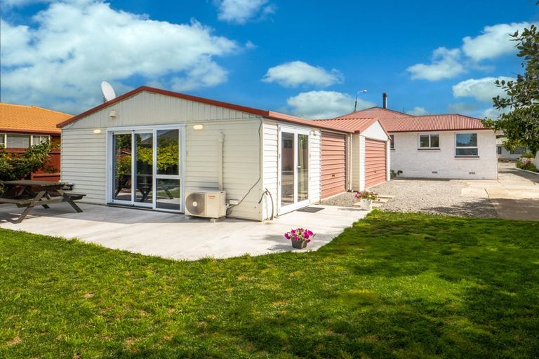 Photo of property in 408 Main North Road, Redwood, Christchurch, 8051