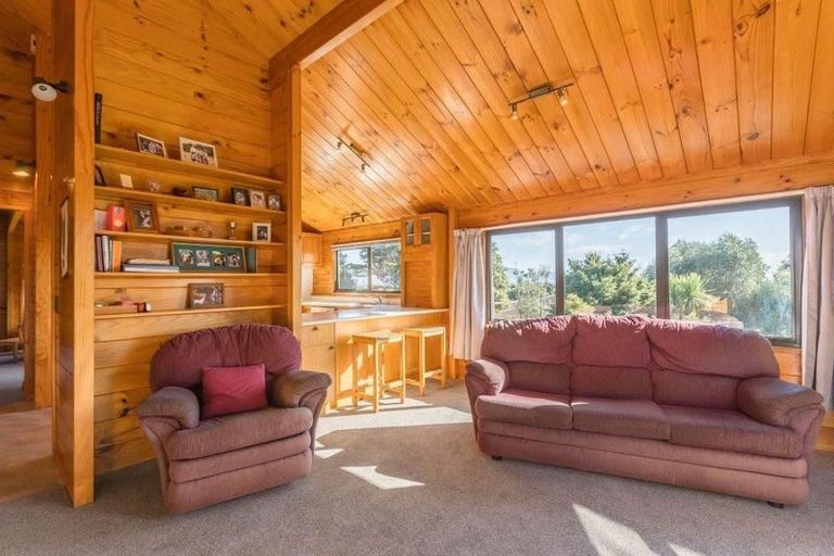 Photo of property in 6 Frimley Terrace, Waikanae Beach, Waikanae, 5036