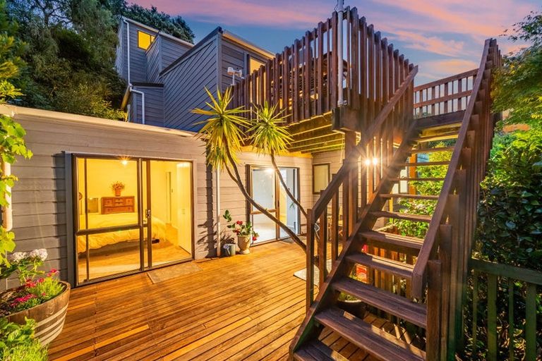 Photo of property in 33 Oak Avenue, Paremata, Porirua, 5024