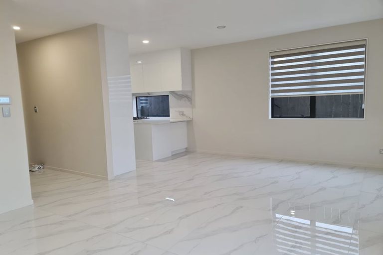 Photo of property in 4/532 Glenfield Road, Glenfield, Auckland, 0629