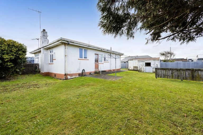 Photo of property in 225 South Road, Hawera, 4610