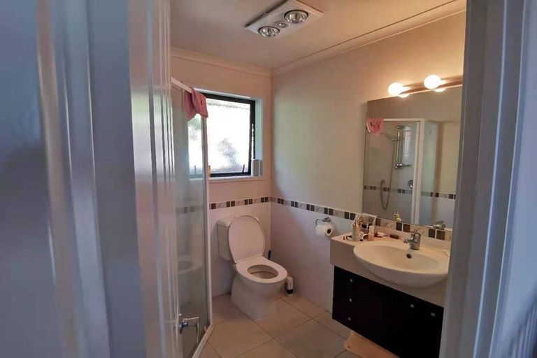 Photo of property in 87 Sturges Road, Henderson, Auckland, 0612