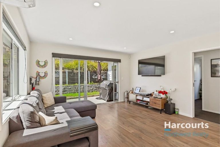 Photo of property in 48 Accolage Boulevard, Kumeu, 0810