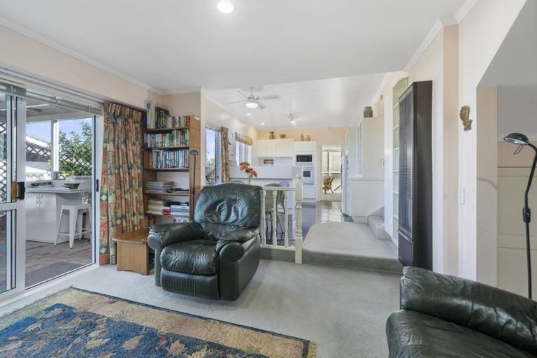 Photo of property in 2 Frimley Terrace, Waikanae Beach, Waikanae, 5036