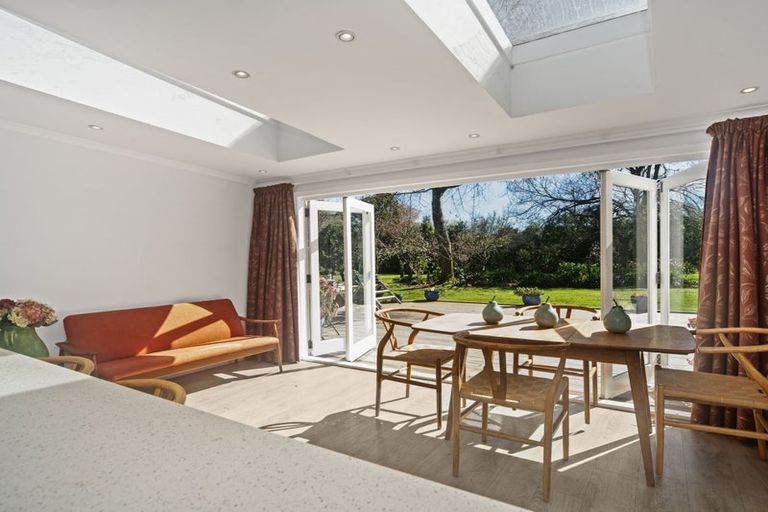 Photo of property in 72 Avenue North Road, Levin, 5510