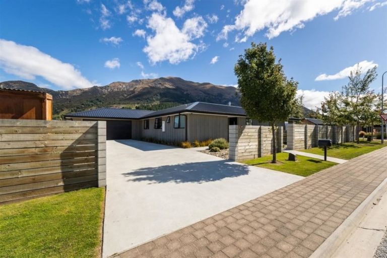 Photo of property in 2 Little Maude Drive, Lake Hawea, Wanaka, 9382