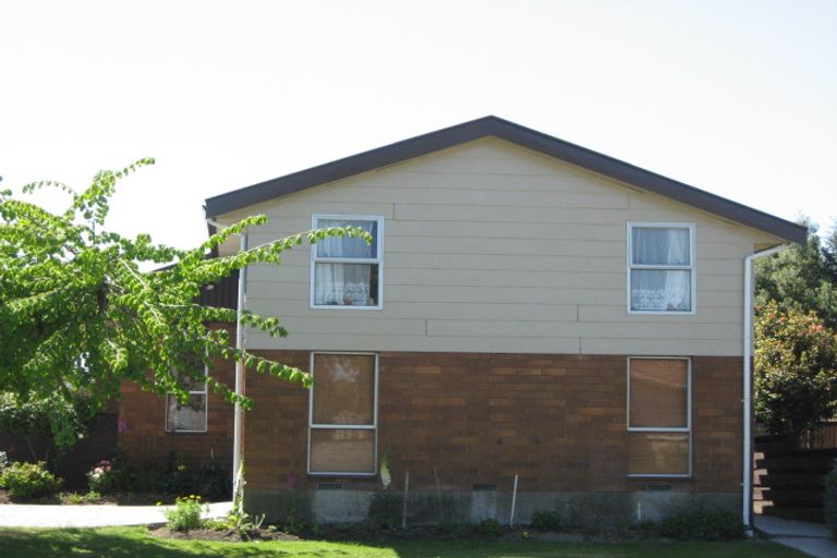 Photo of property in 30 Denniston Crescent, Redwood, Christchurch, 8051