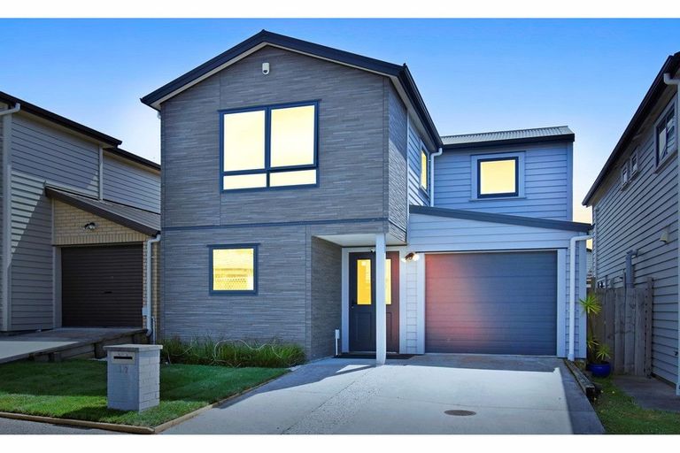 Photo of property in 12 Kuparu Street, Weymouth, Auckland, 2103