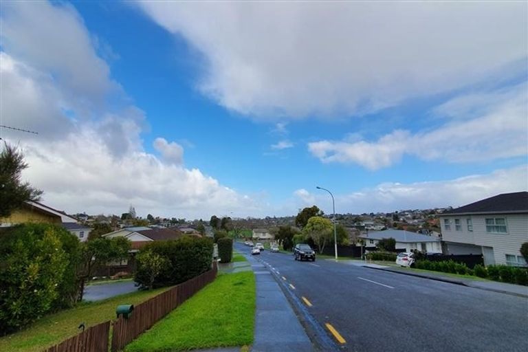 Photo of property in 2/44 Moore Street, Hillcrest, Auckland, 0627