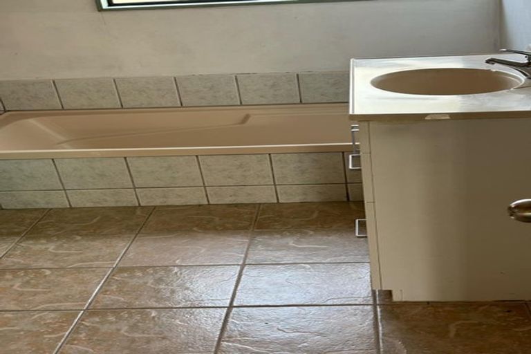 Photo of property in 14 Arrowsmith Drive, Clover Park, Auckland, 2019