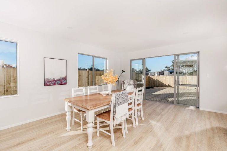 Photo of property in 8 Moemoea Avenue, Kumeu, 0810