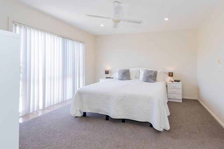 Photo of property in 7/78 Fernhill Way, Oteha, Auckland, 0632