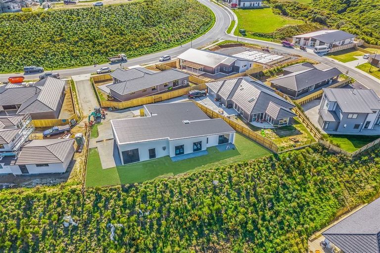 Photo of property in 29 Queen Charlotte Drive, Aotea, Porirua, 5024