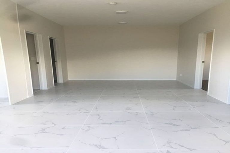 Photo of property in 77 Granville Drive, Massey, Auckland, 0614