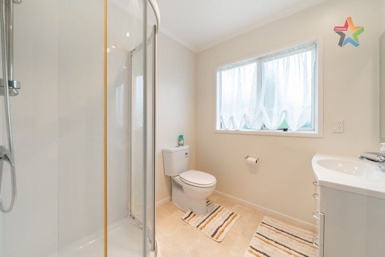 Photo of property in 32 Woodland Mews, Wainuiomata, Lower Hutt, 5014