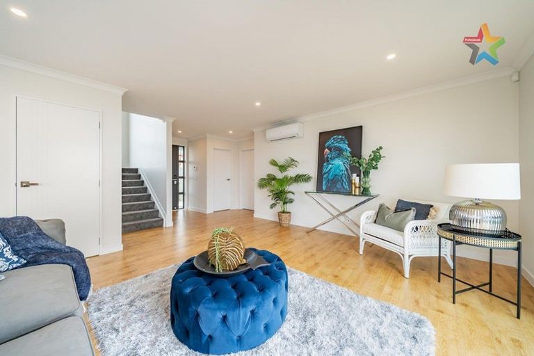 Photo of property in 8 Poto Road, Normandale, Lower Hutt, 5010