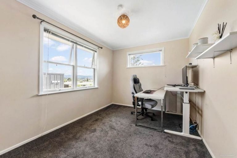 Photo of property in 87 Awaroa Road, Sunnyvale, Auckland, 0612