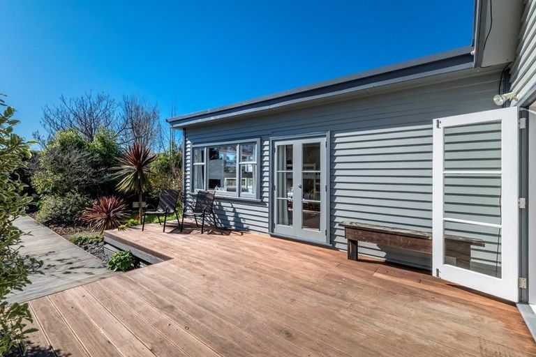 Photo of property in 52 Te Moana Road, Waikanae Beach, Waikanae, 5036