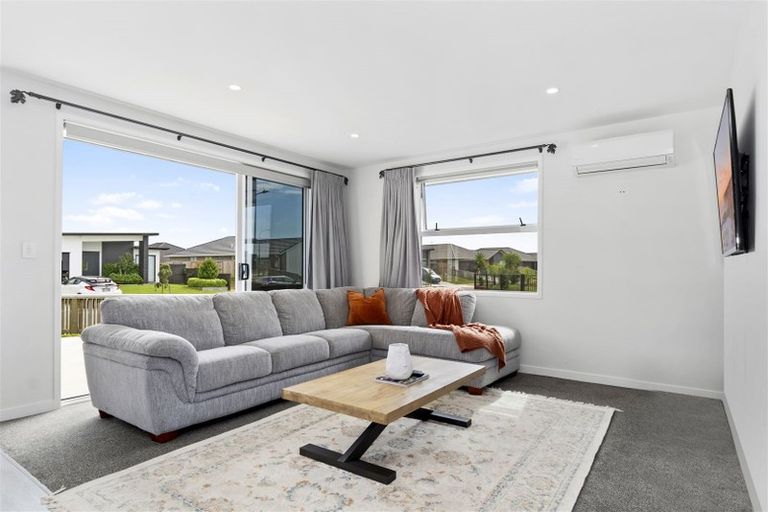 Photo of property in 4 Kotiate Street, Papamoa Beach, Papamoa, 3118