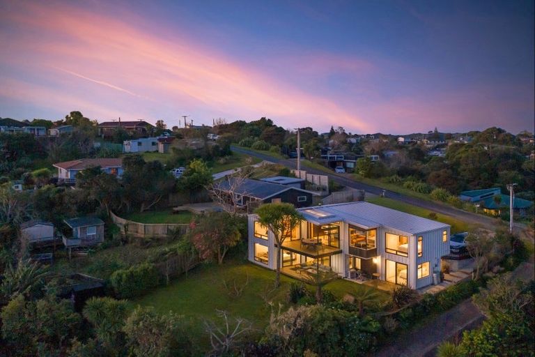 Photo of property in 21 Point Street, Raglan, 3225