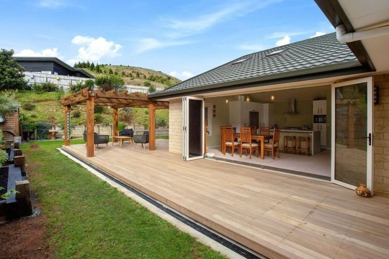 Photo of property in 197 Woodman Drive, Tawa, Wellington, 5028