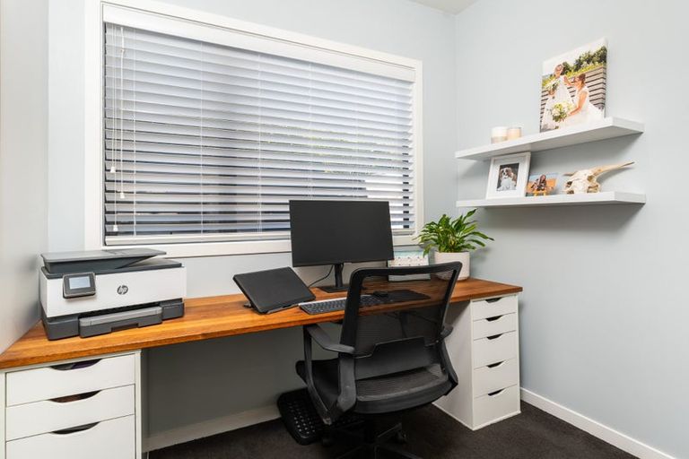 Photo of property in 4a Ryan Grove, Tawa, Wellington, 5028