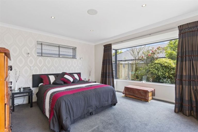 Photo of property in 28 Bottle Lake Drive, Parklands, Christchurch, 8083