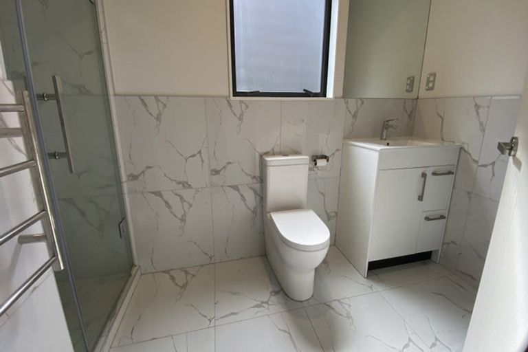 Photo of property in 6 Parahau Road, Papakura, 2110